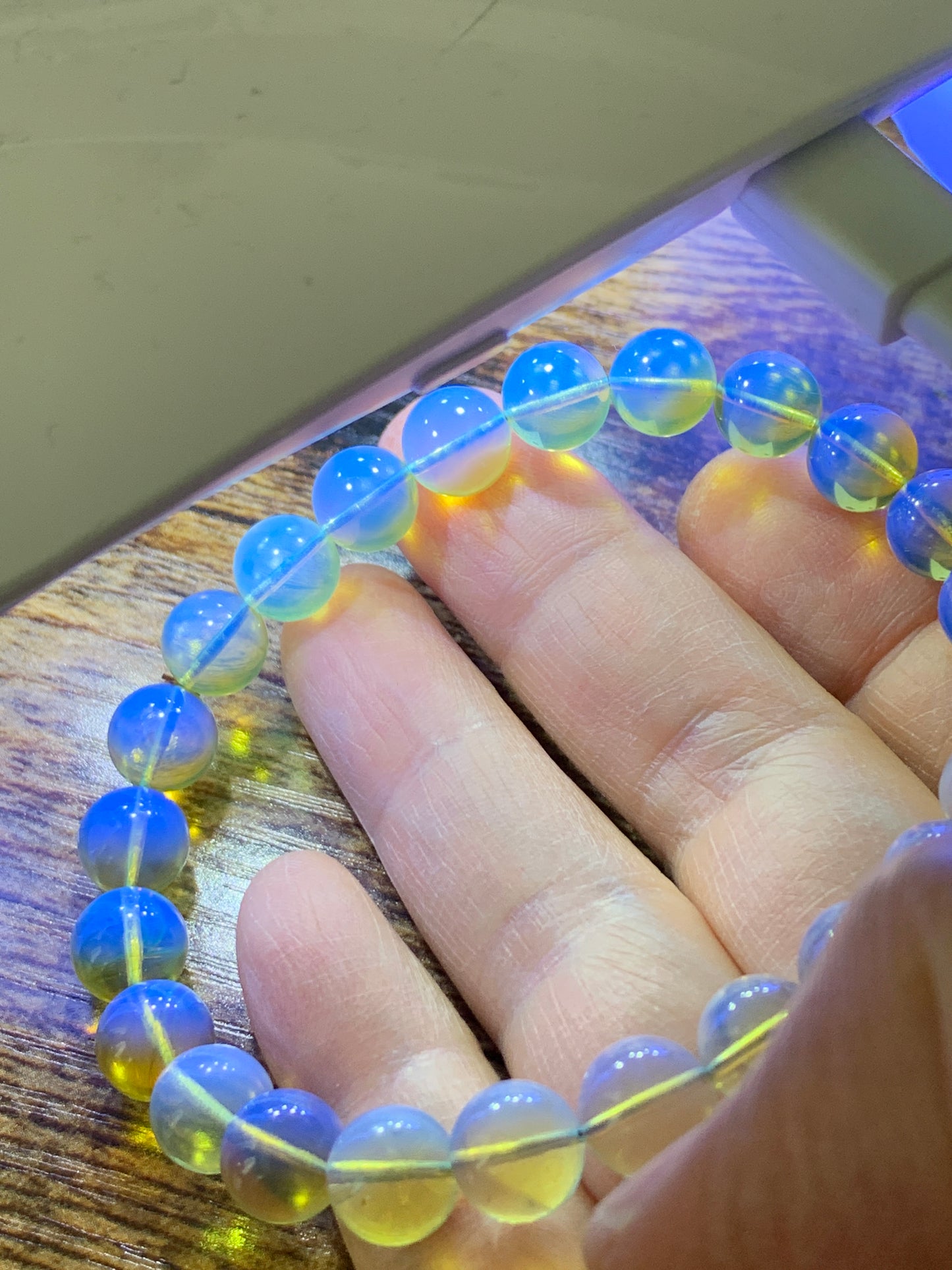 Natural Burmese Blue Amber Round Beads Beaded Bracelet Stretchy 8.5mm 7.75” 8g 天然缅甸蓝珀圆珠手串