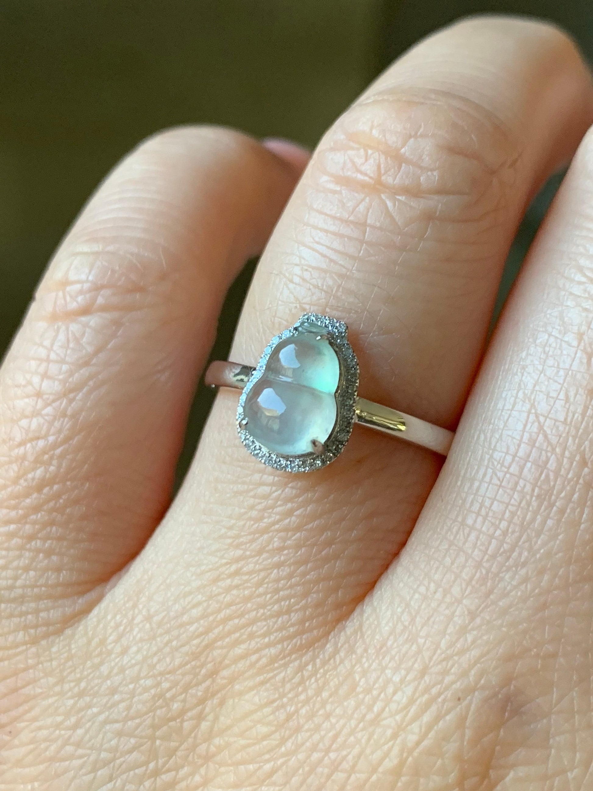 Certified Natural Burmese Premium Highly Translucent Jadeite Hulu Gourd Ring 18K White Gold & Diamonds Sz 7 天然缅甸正冰起光起钢白冰葫芦钻石镶嵌戒指