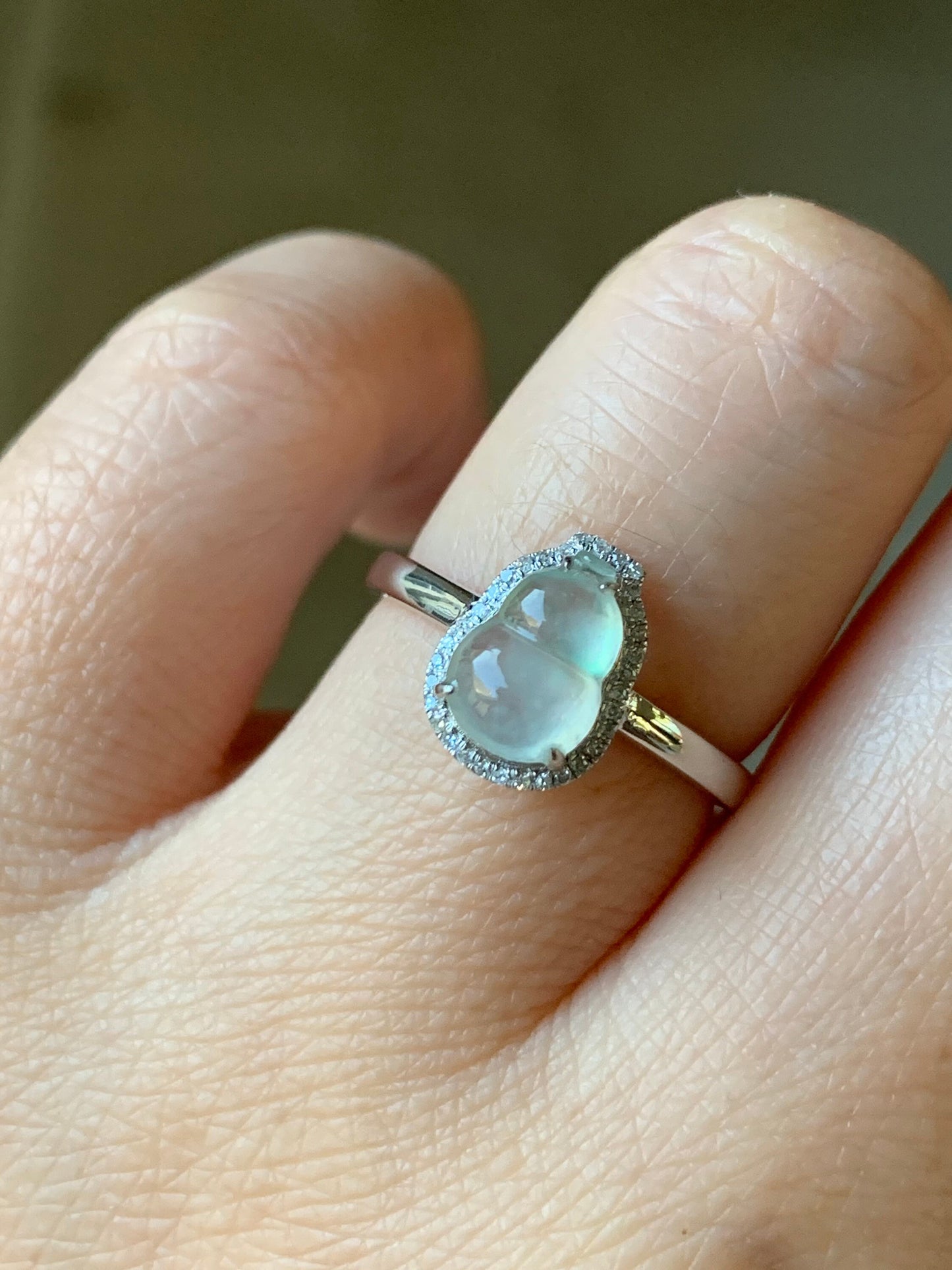 Certified Natural Burmese Premium Highly Translucent Jadeite Hulu Gourd Ring 18K White Gold & Diamonds Sz 7 天然缅甸正冰起光起钢白冰葫芦钻石镶嵌戒指