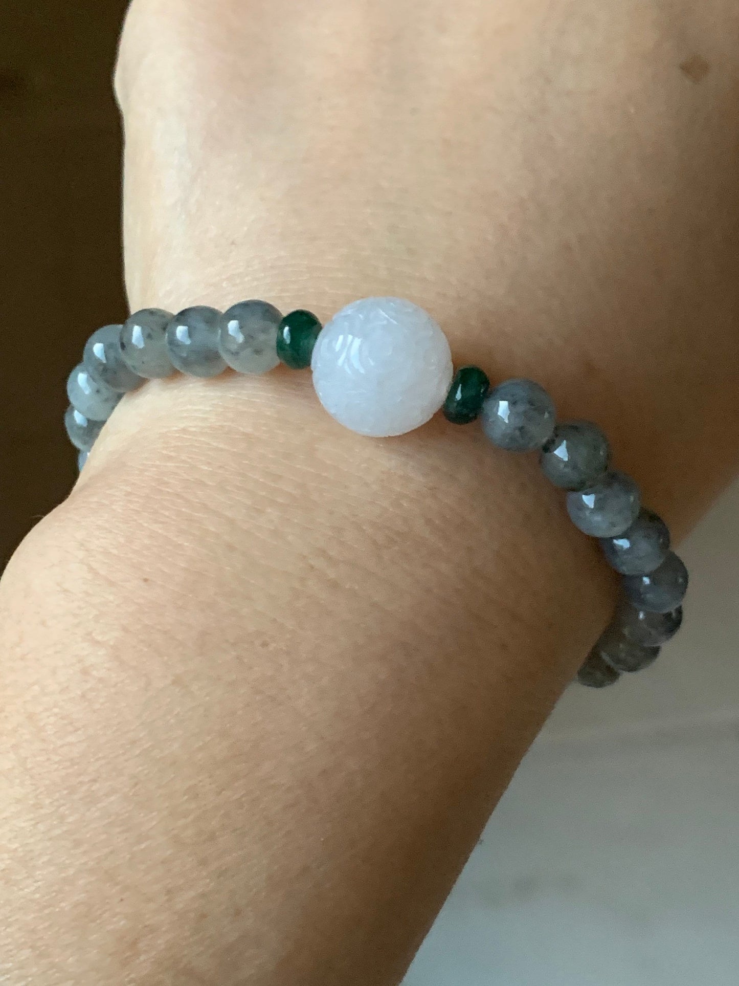 Burmese Natural Grade A Icy Translucent Gelatinous Wuji Jadeite Beads and White Jadeite Engraved Bead Beaded Bracelet 6.75" 天然缅甸冰胶乌鸡翡翠仿古雕珠手串