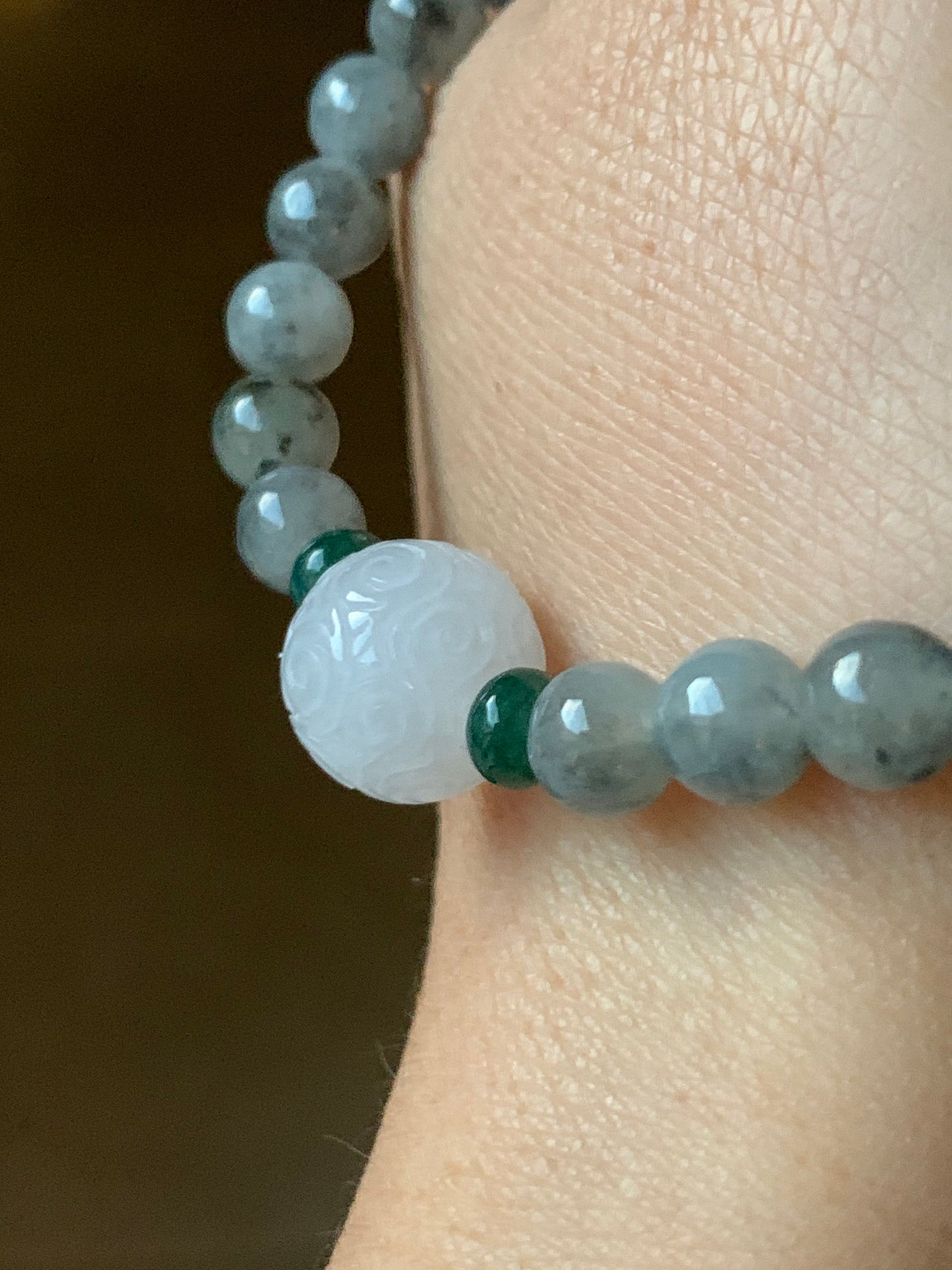 Burmese Natural Grade A Icy Translucent Gelatinous Wuji Jadeite Beads and White Jadeite Engraved Bead Beaded Bracelet 6.75" 天然缅甸冰胶乌鸡翡翠仿古雕珠手串