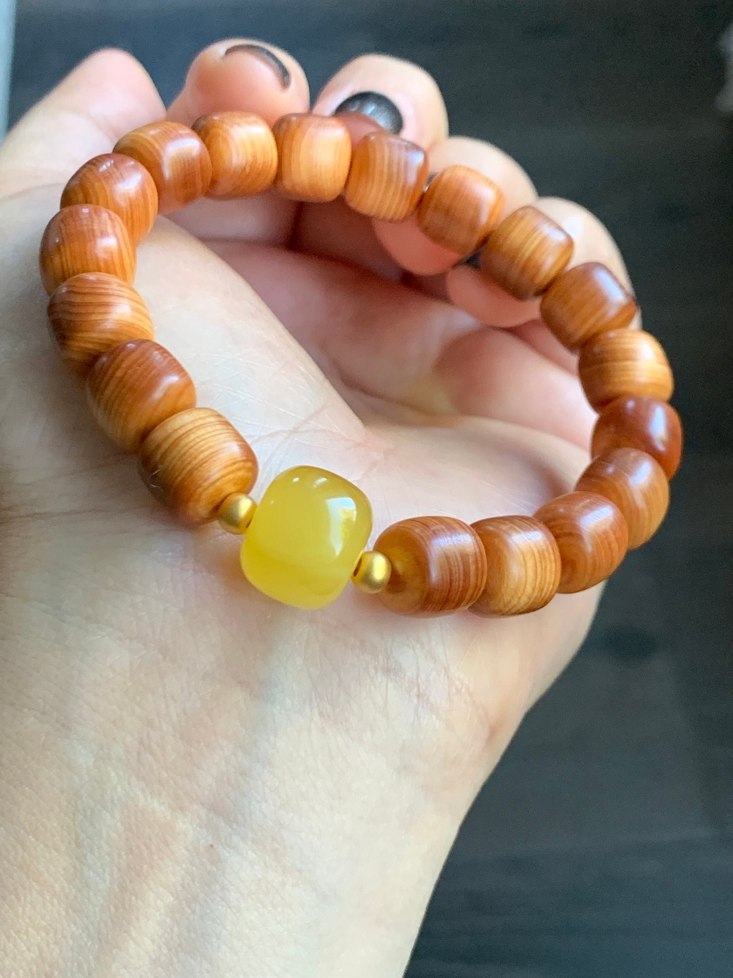 Natural YaBai Thuja Tall Drum Beads & Aged Rich Yellow “Beewax” Tree Resin Bead Beaded Bracelet 24K Yellow Gold 6.75” 天然崖柏鼓珠蜜蜡大鼓珠足金珠手串