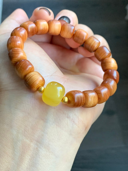 Natural YaBai Thuja Tall Drum Beads & Aged Rich Yellow “Beewax” Tree Resin Bead Beaded Bracelet 24K Yellow Gold 6.75” 天然崖柏鼓珠蜜蜡大鼓珠足金珠手串