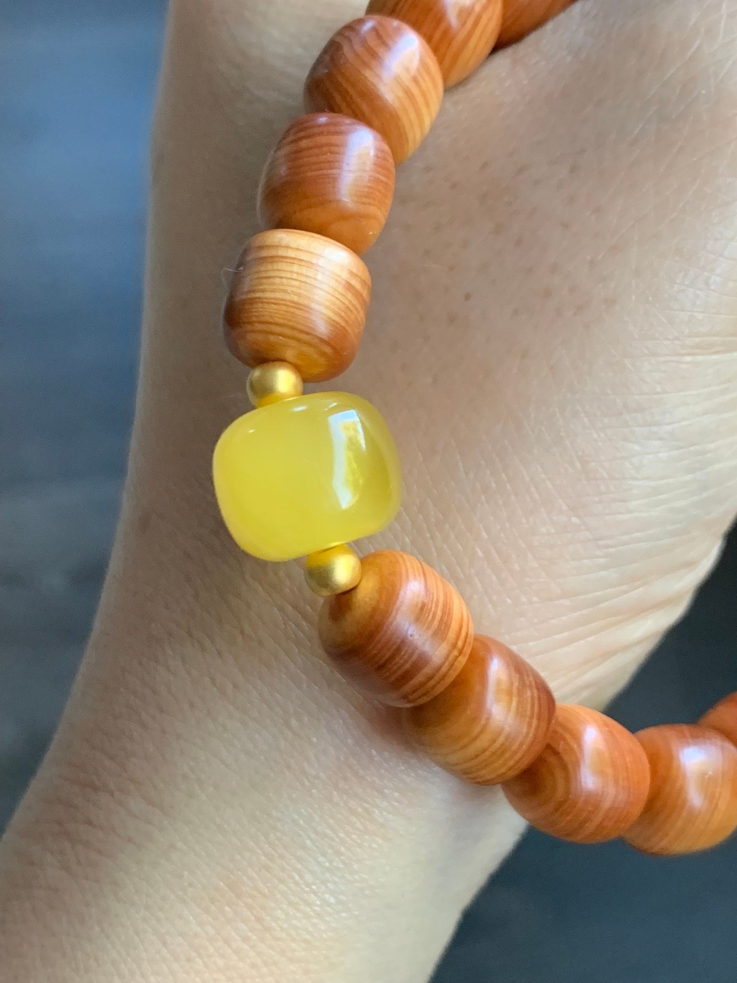 Natural YaBai Thuja Tall Drum Beads & Aged Rich Yellow “Beewax” Tree Resin Bead Beaded Bracelet 24K Yellow Gold 6.75” 天然崖柏鼓珠蜜蜡大鼓珠足金珠手串