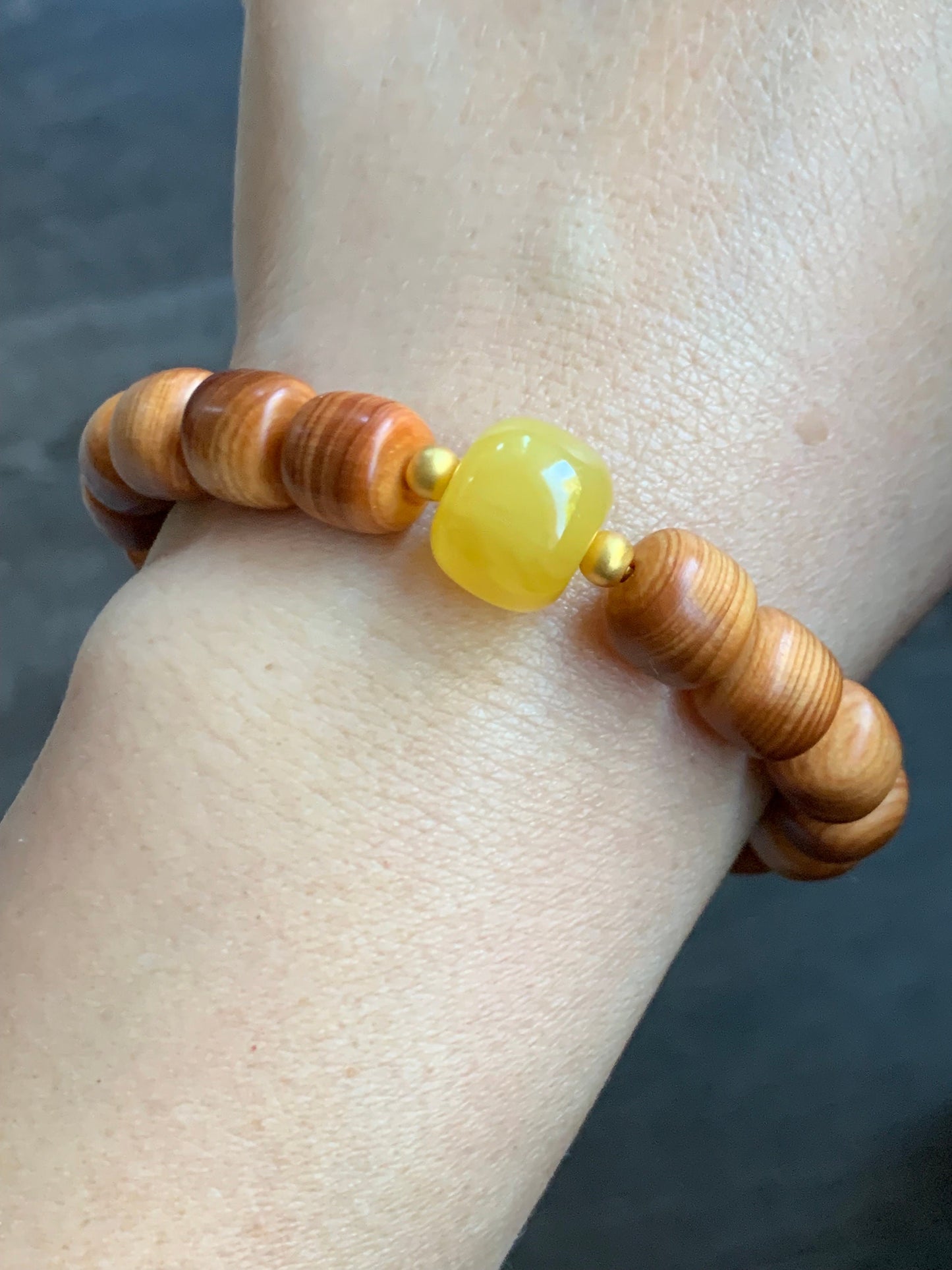 Natural YaBai Thuja Tall Drum Beads & Aged Rich Yellow “Beewax” Tree Resin Bead Beaded Bracelet 24K Yellow Gold 6.75” 天然崖柏鼓珠蜜蜡大鼓珠足金珠手串