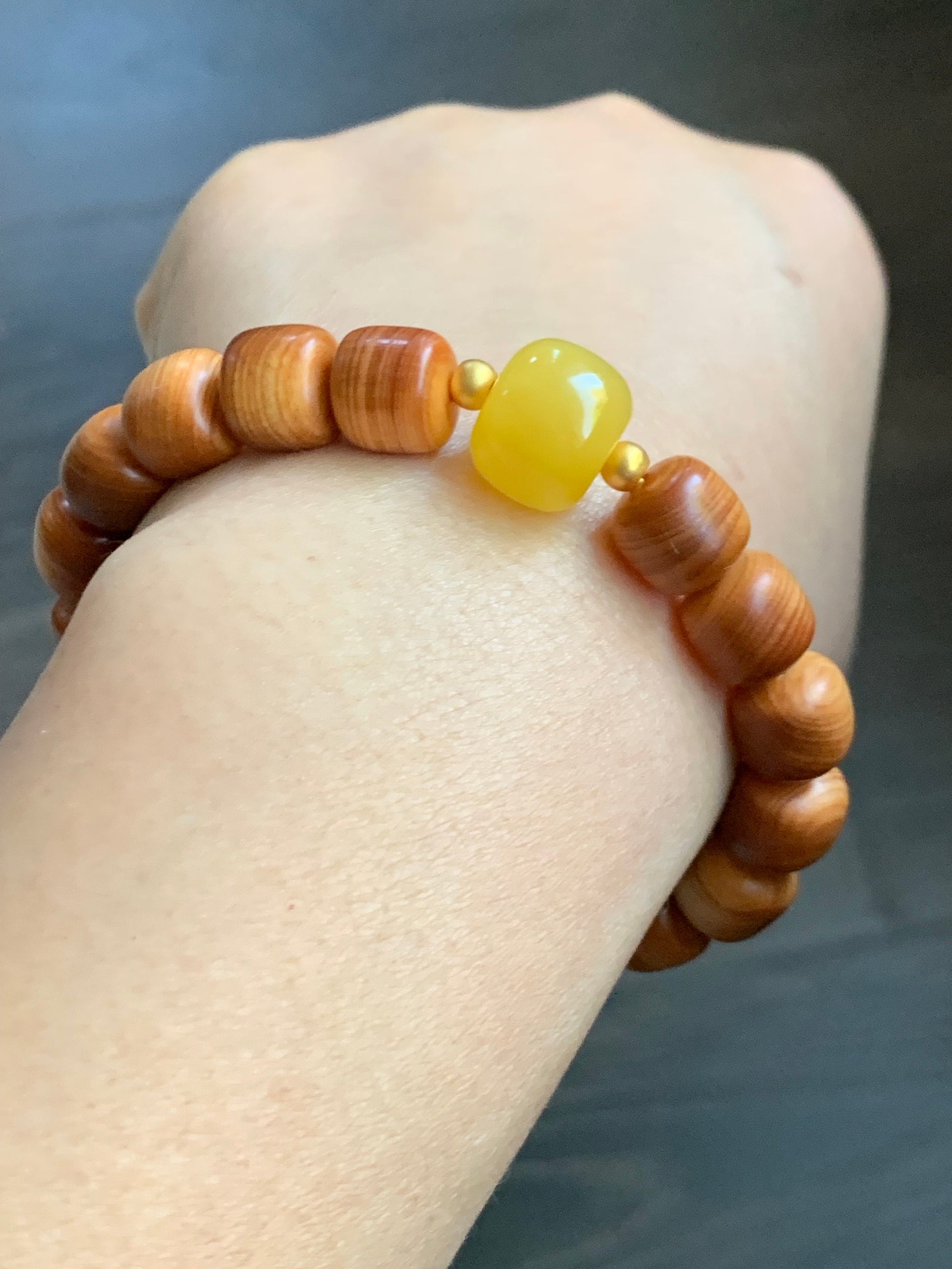 Natural YaBai Thuja Tall Drum Beads & Aged Rich Yellow “Beewax” Tree Resin Bead Beaded Bracelet 24K Yellow Gold 6.75” 天然崖柏鼓珠蜜蜡大鼓珠足金珠手串