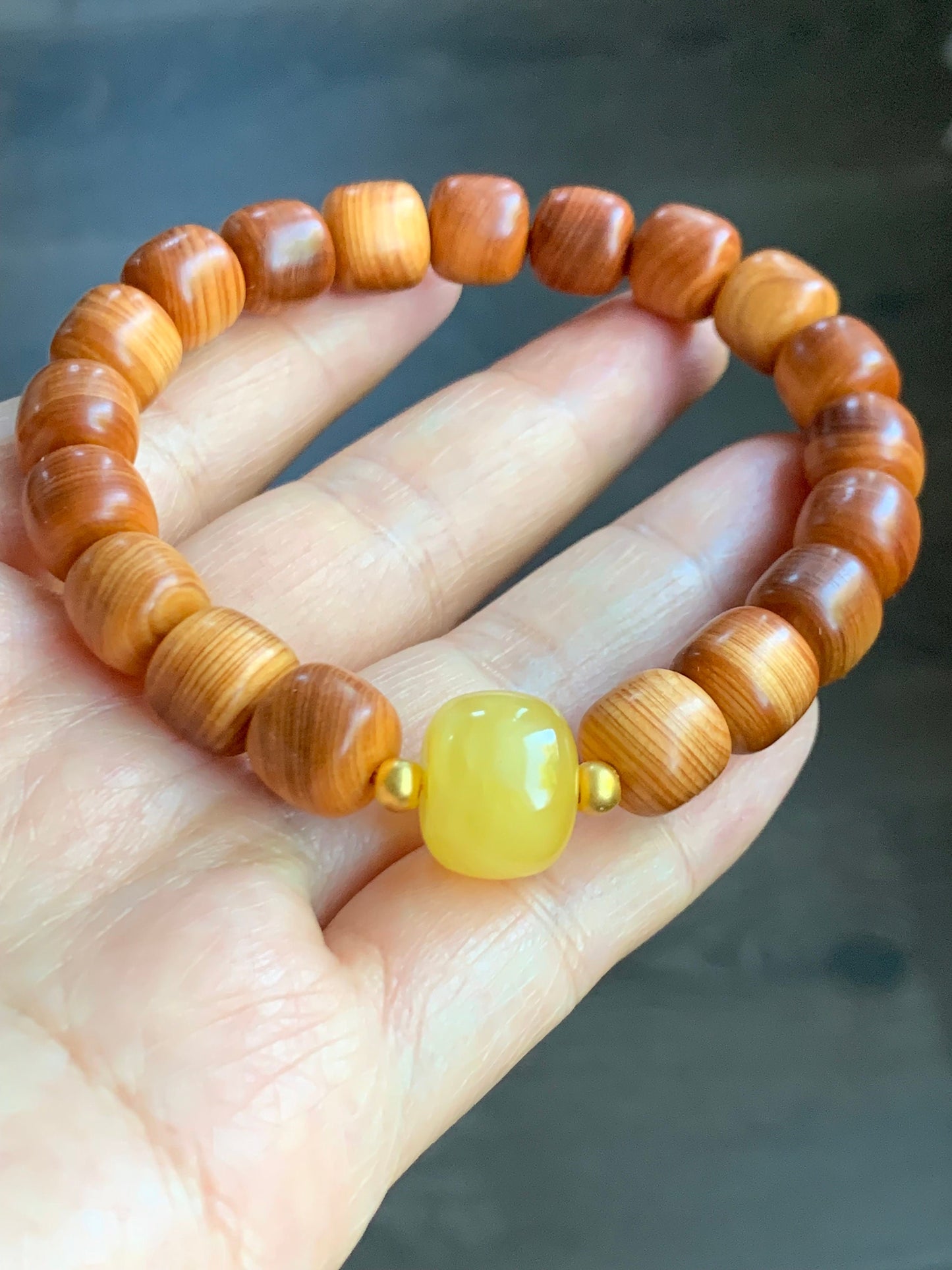 Natural YaBai Thuja Tall Drum Beads & Aged Rich Yellow “Beewax” Tree Resin Bead Beaded Bracelet 24K Yellow Gold 7.25” 天然崖柏鼓珠蜜蜡大鼓珠足金珠手串