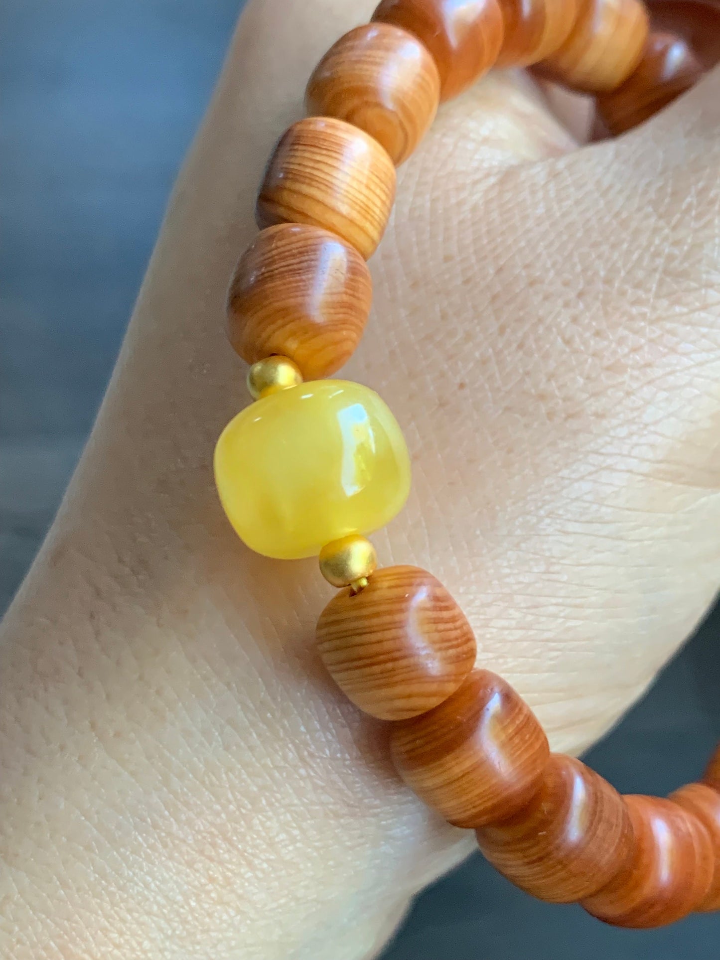 Natural YaBai Thuja Tall Drum Beads & Aged Rich Yellow “Beewax” Tree Resin Bead Beaded Bracelet 24K Yellow Gold 7.25” 天然崖柏鼓珠蜜蜡大鼓珠足金珠手串