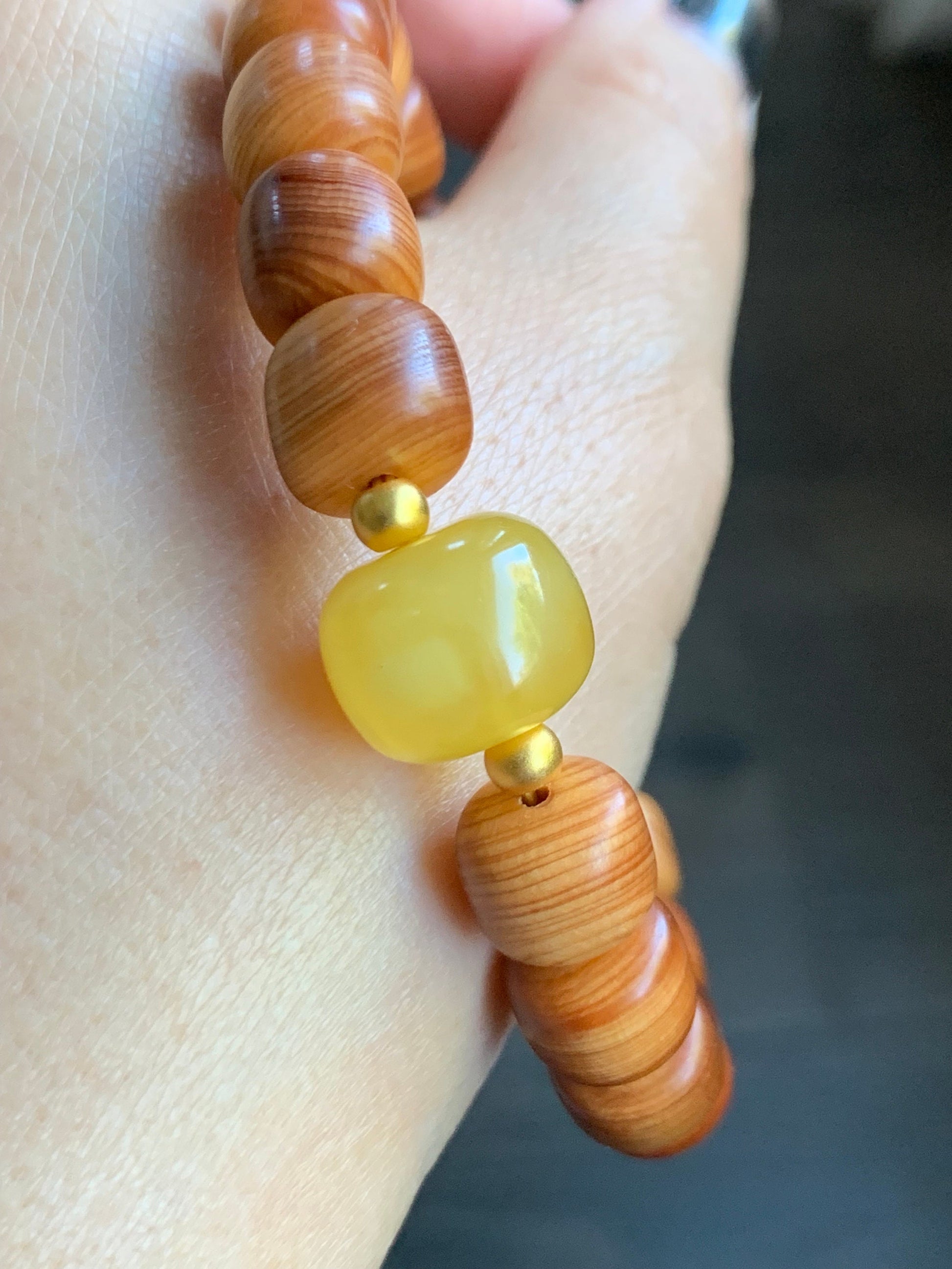 Natural YaBai Thuja Tall Drum Beads & Aged Rich Yellow “Beewax” Tree Resin Bead Beaded Bracelet 24K Yellow Gold 7.25” 天然崖柏鼓珠蜜蜡大鼓珠足金珠手串