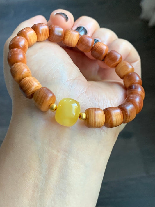 Natural YaBai Thuja Tall Drum Beads & Aged Rich Yellow “Beewax” Tree Resin Bead Beaded Bracelet 24K Yellow Gold 7.25” 天然崖柏鼓珠蜜蜡大鼓珠足金珠手串