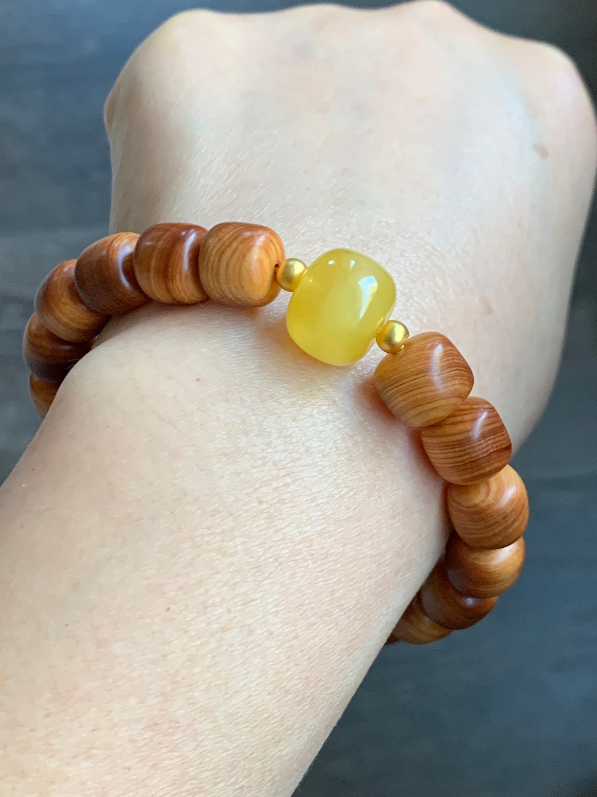 Natural YaBai Thuja Tall Drum Beads & Aged Rich Yellow “Beewax” Tree Resin Bead Beaded Bracelet 24K Yellow Gold 7.25” 天然崖柏鼓珠蜜蜡大鼓珠足金珠手串