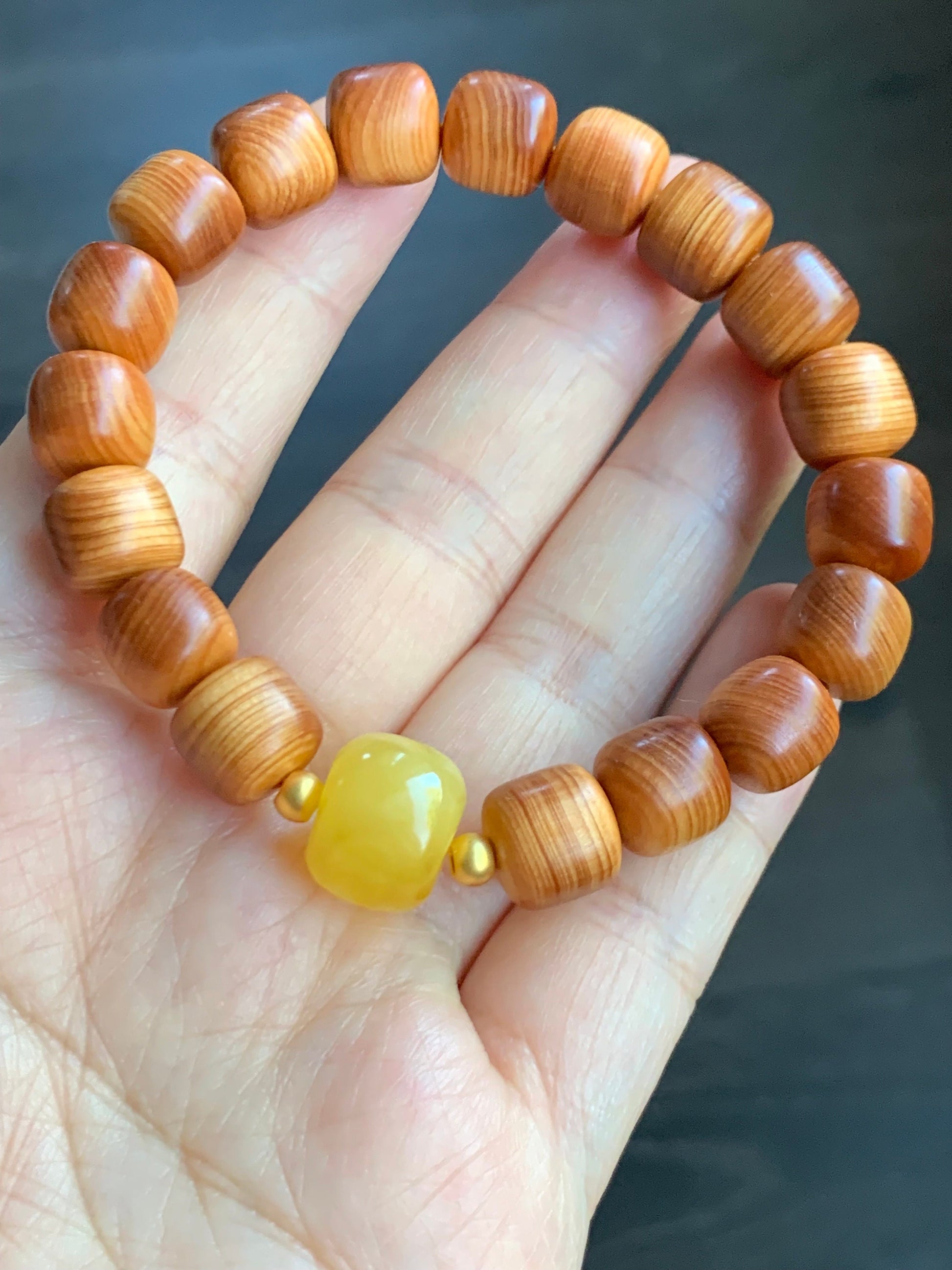 Natural YaBai Thuja Tall Drum Beads & Aged Rich Yellow “Beewax” Tree Resin Bead Beaded Bracelet 24K Yellow Gold 6.75” 天然崖柏鼓珠蜜蜡大鼓珠足金珠手串