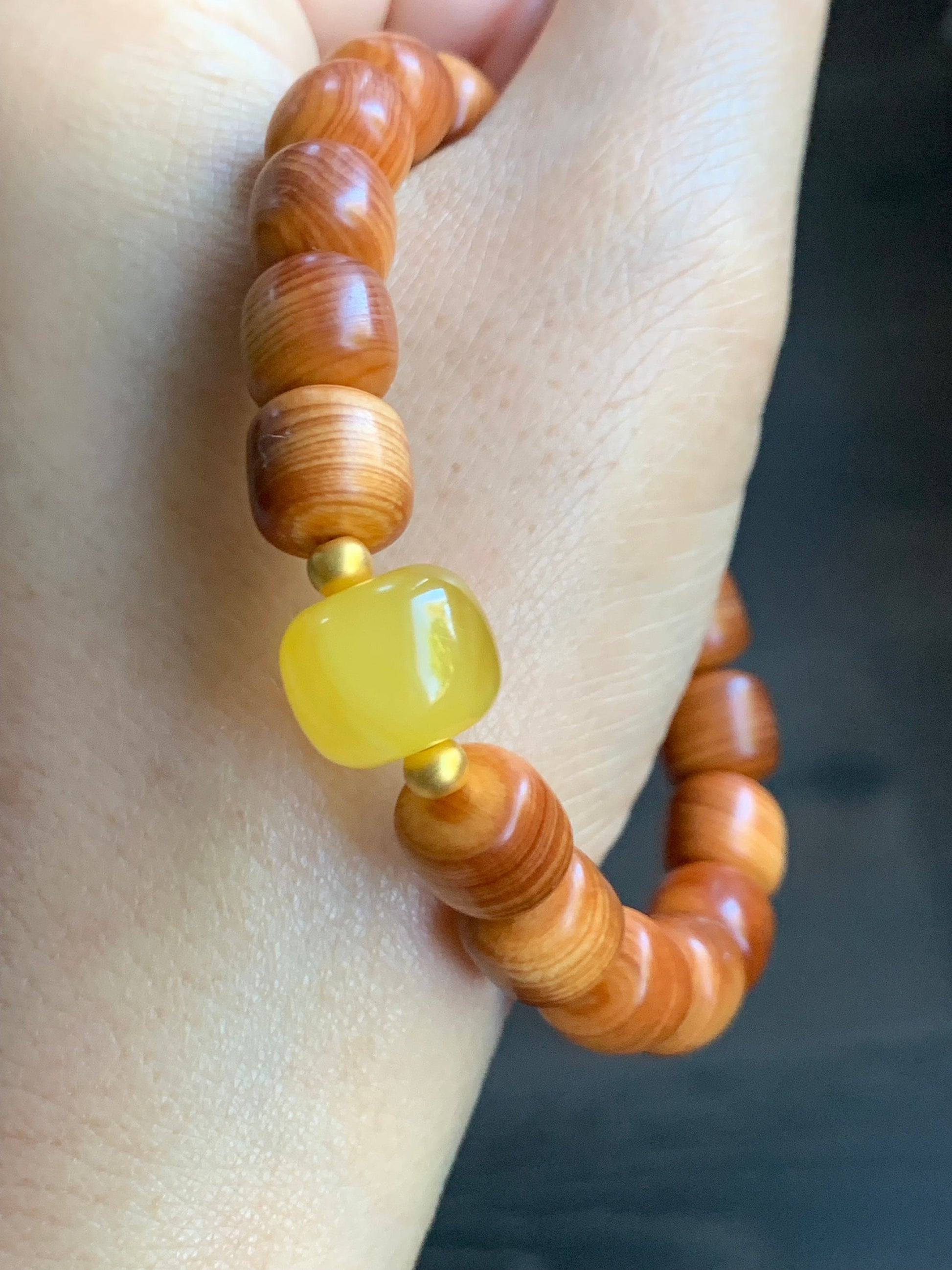 Natural YaBai Thuja Tall Drum Beads & Aged Rich Yellow “Beewax” Tree Resin Bead Beaded Bracelet 24K Yellow Gold 6.75” 天然崖柏鼓珠蜜蜡大鼓珠足金珠手串