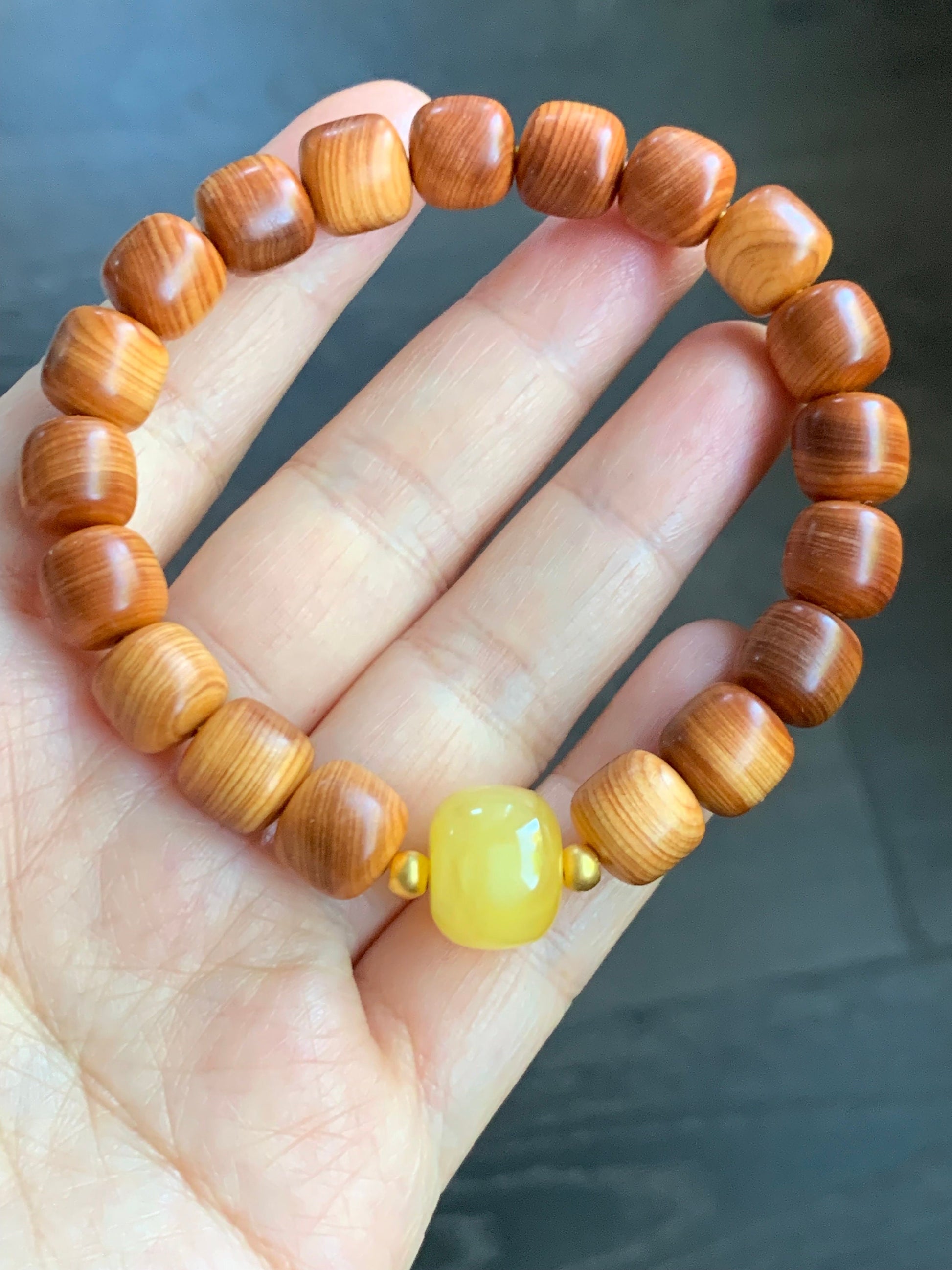 Natural YaBai Thuja Tall Drum Beads & Aged Rich Yellow “Beewax” Tree Resin Bead Beaded Bracelet 24K Yellow Gold 7.25” 天然崖柏鼓珠蜜蜡大鼓珠足金珠手串