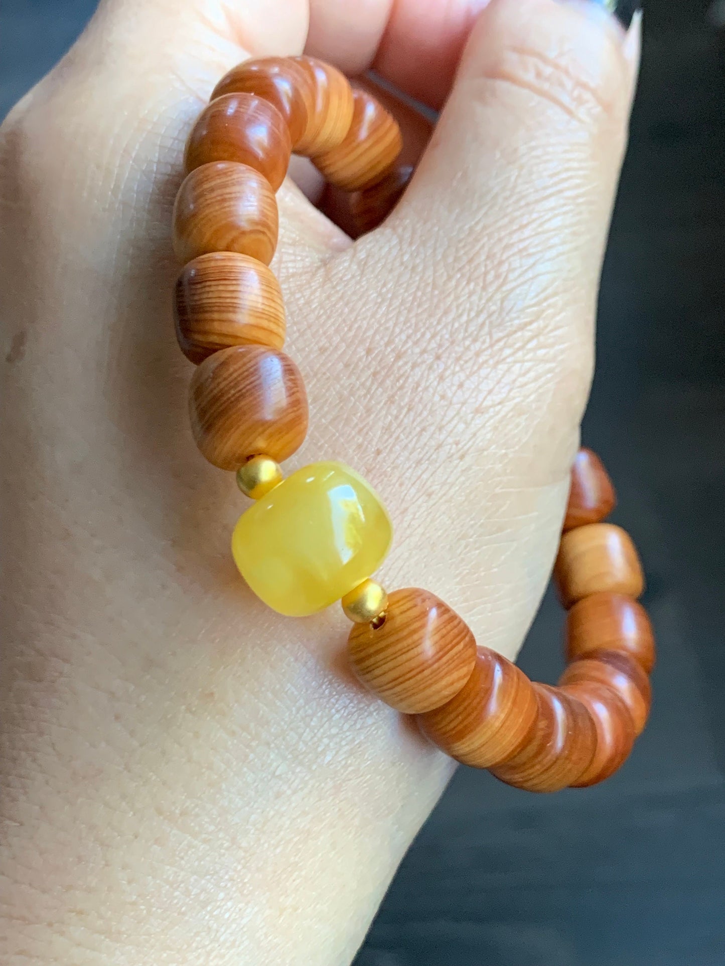 Natural YaBai Thuja Tall Drum Beads & Aged Rich Yellow “Beewax” Tree Resin Bead Beaded Bracelet 24K Yellow Gold 7.25” 天然崖柏鼓珠蜜蜡大鼓珠足金珠手串