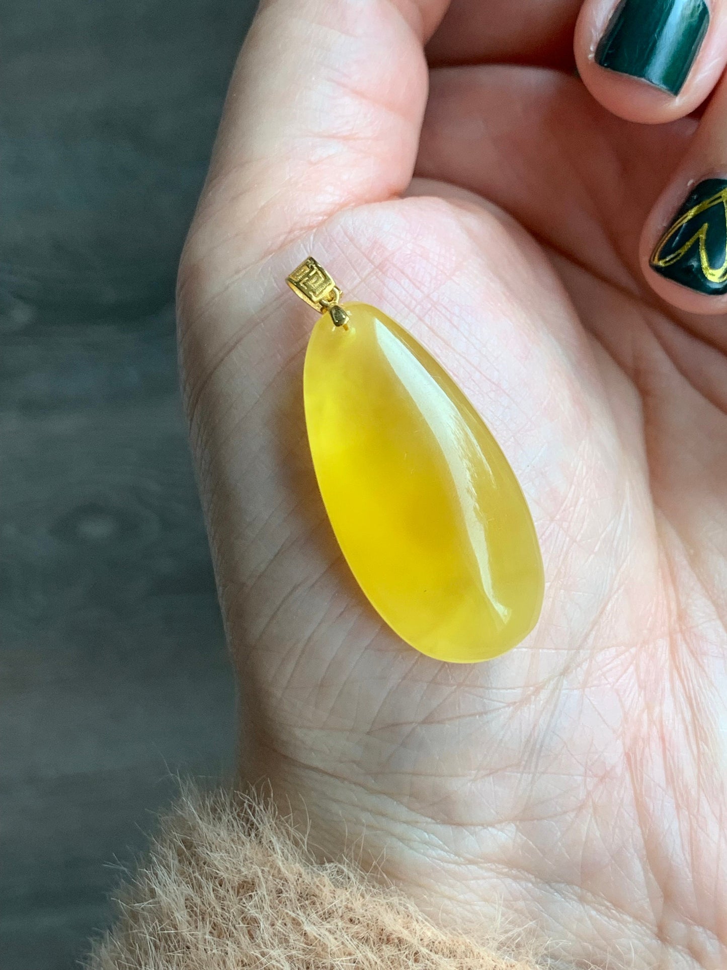 Natural Large Teardrop Fossilized Tree Resin Honey Beewax Rich Golden Yellow Transparent Pendant 18K Yellow Gold Bail 3g 天然大水滴单颗镶嵌K金吊坠