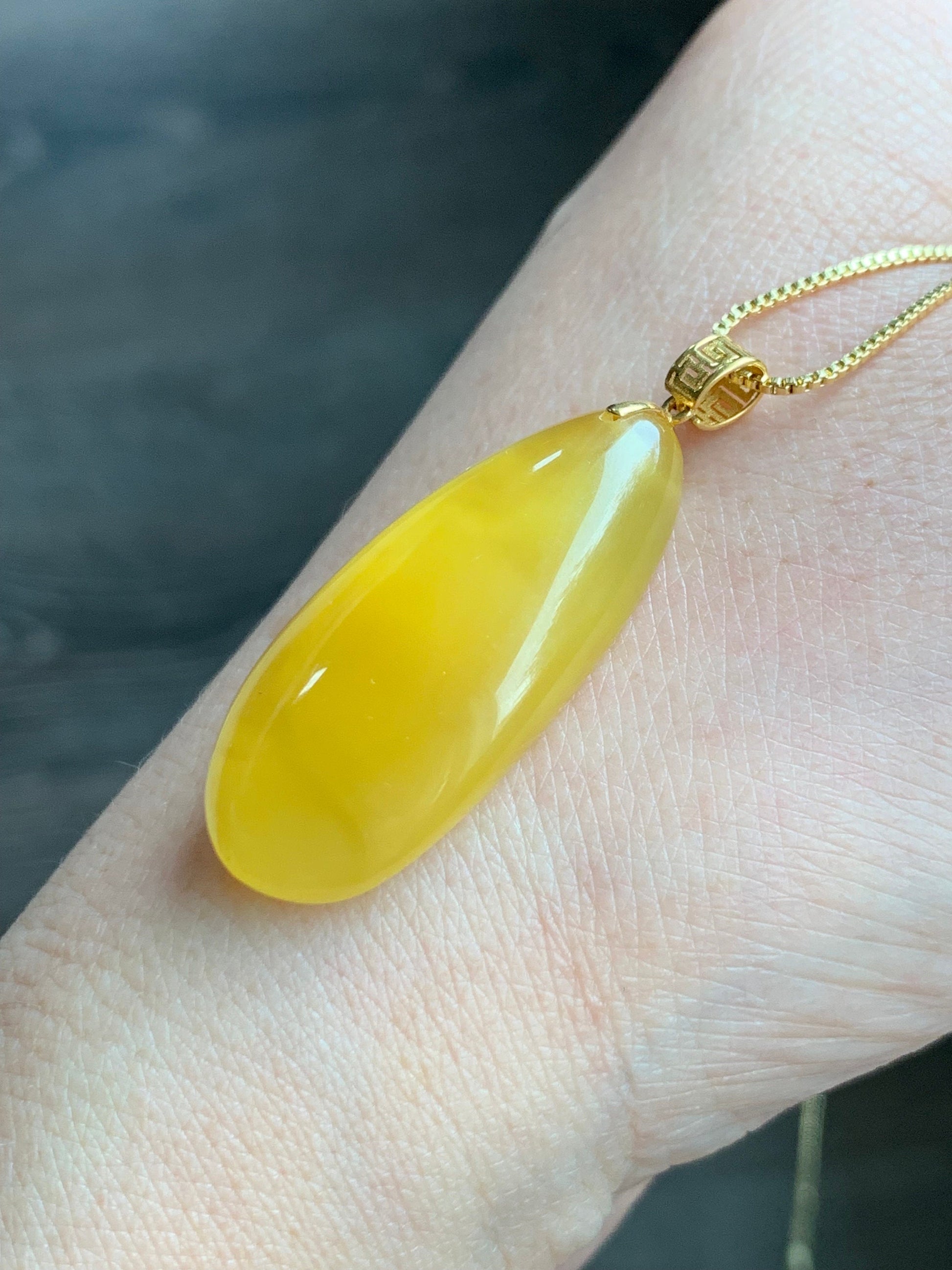 Natural Large Teardrop Fossilized Tree Resin Honey Beewax Rich Golden Yellow Transparent Pendant 18K Yellow Gold Bail 3g 天然大水滴单颗镶嵌K金吊坠