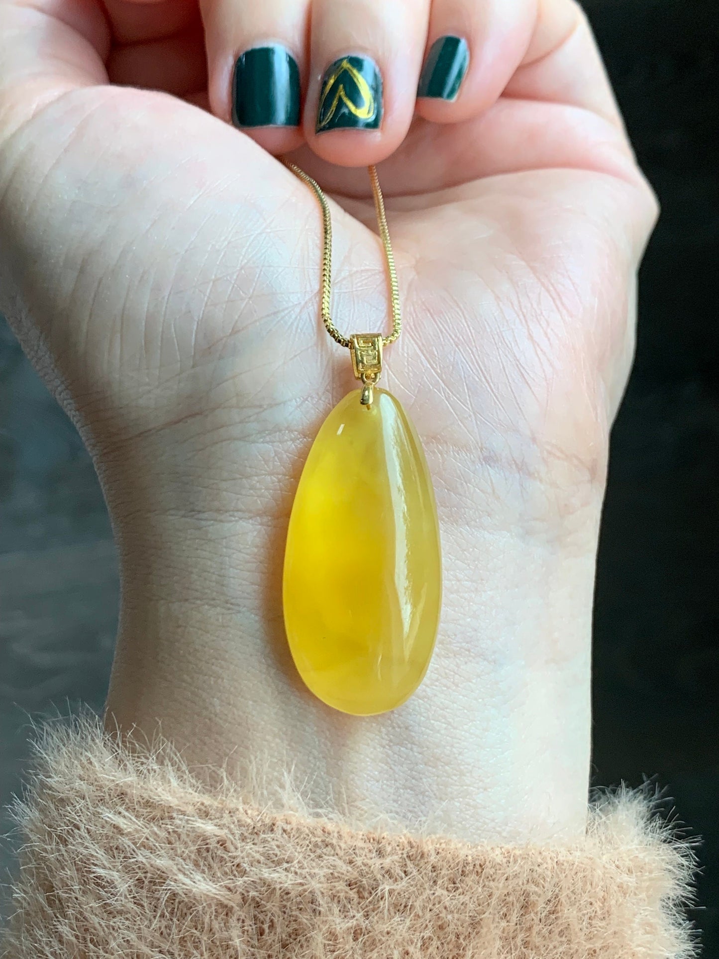 Natural Large Teardrop Fossilized Tree Resin Honey Beewax Rich Golden Yellow Transparent Pendant 18K Yellow Gold Bail 3g 天然大水滴单颗镶嵌K金吊坠