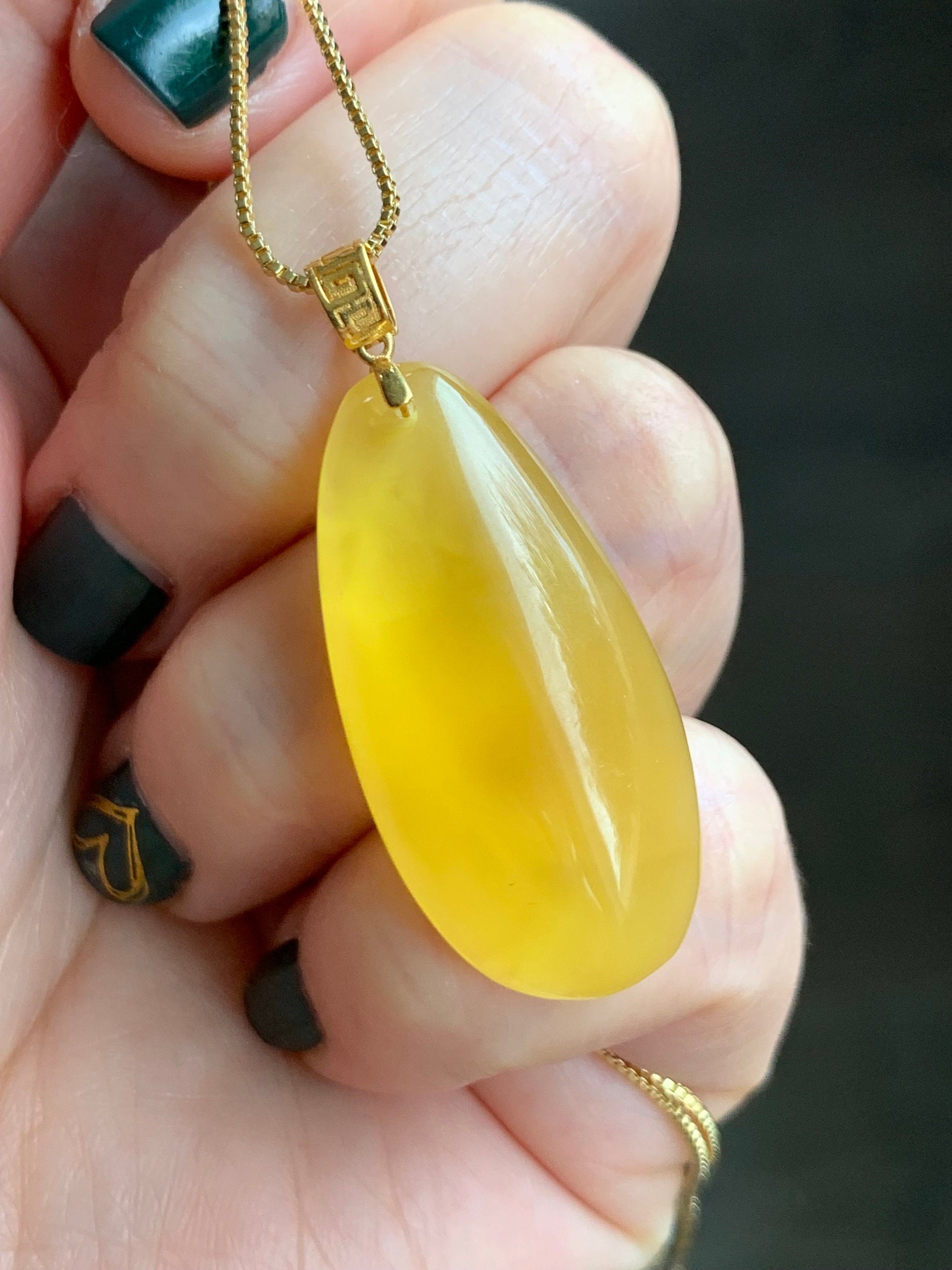 Natural Large Teardrop Fossilized Tree Resin Honey Beewax Rich Golden Yellow Transparent Pendant 18K Yellow Gold Bail 3g 天然大水滴单颗镶嵌K金吊坠