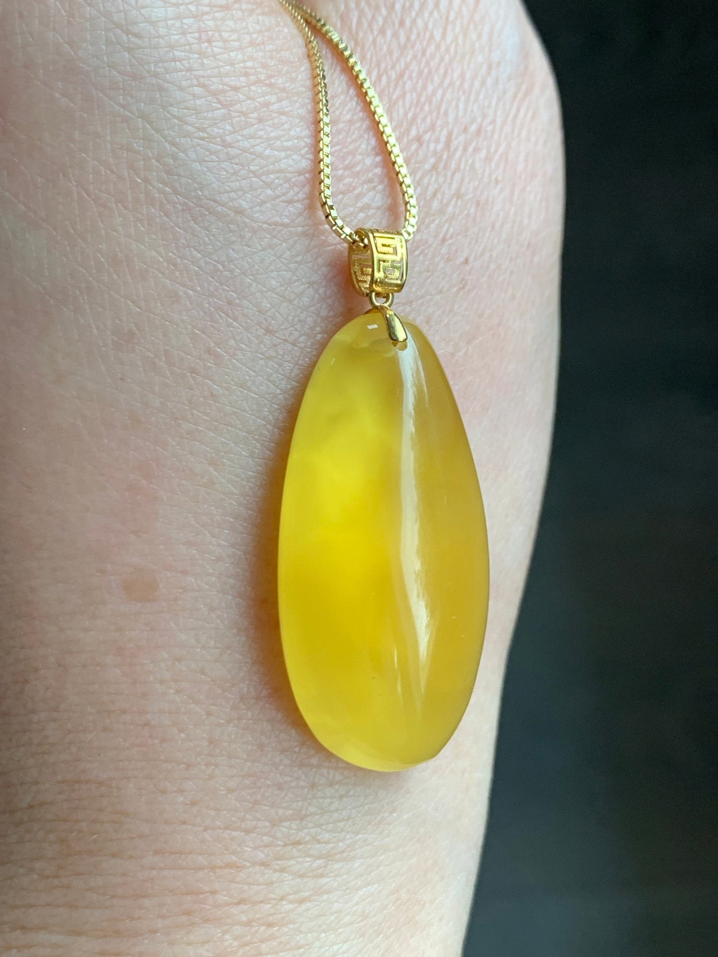 Natural Large Teardrop Fossilized Tree Resin Honey Beewax Rich Golden Yellow Transparent Pendant 18K Yellow Gold Bail 3g 天然大水滴单颗镶嵌K金吊坠