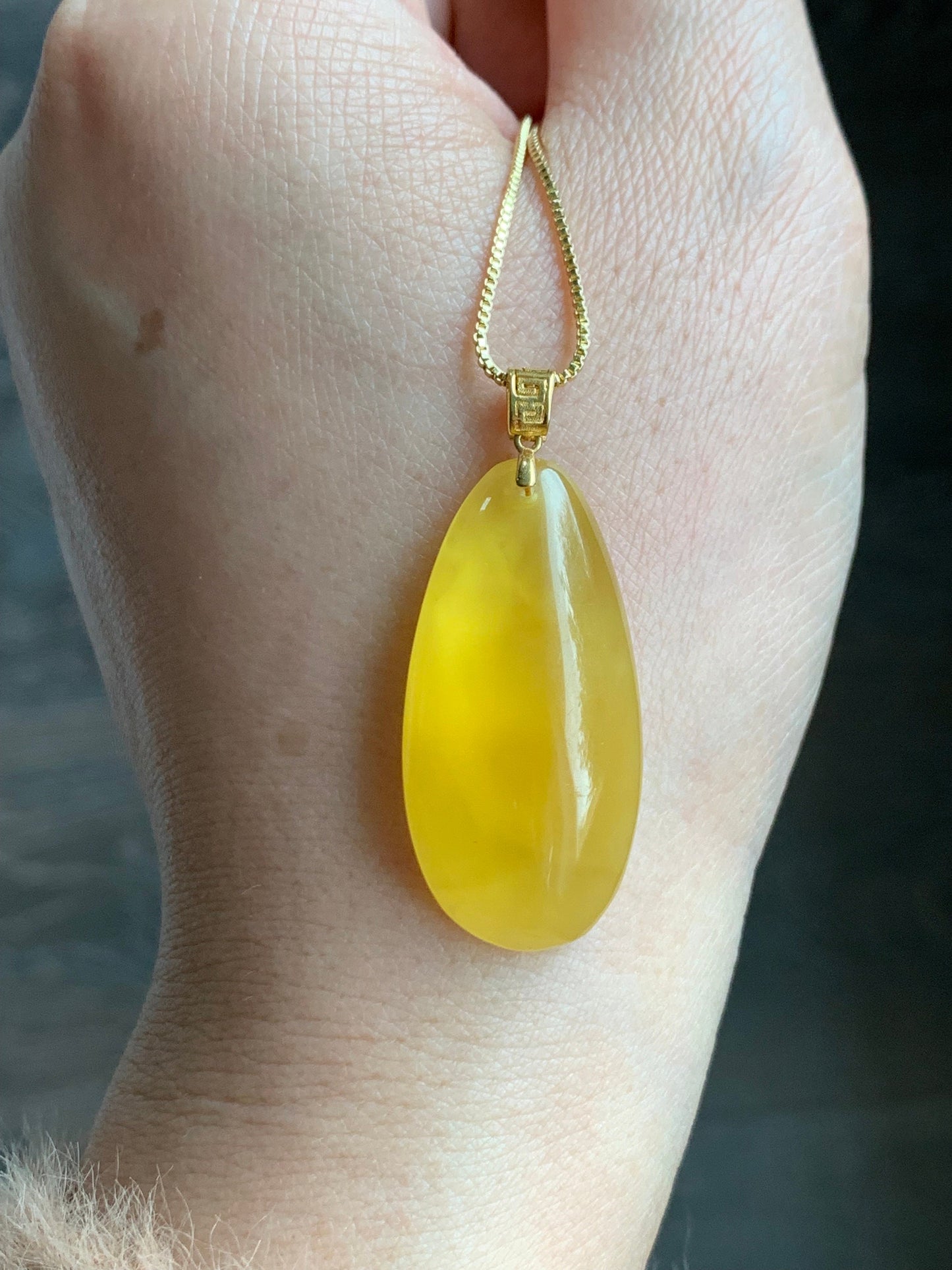 Natural Large Teardrop Fossilized Tree Resin Honey Beewax Rich Golden Yellow Transparent Pendant 18K Yellow Gold Bail 3g 天然大水滴单颗镶嵌K金吊坠