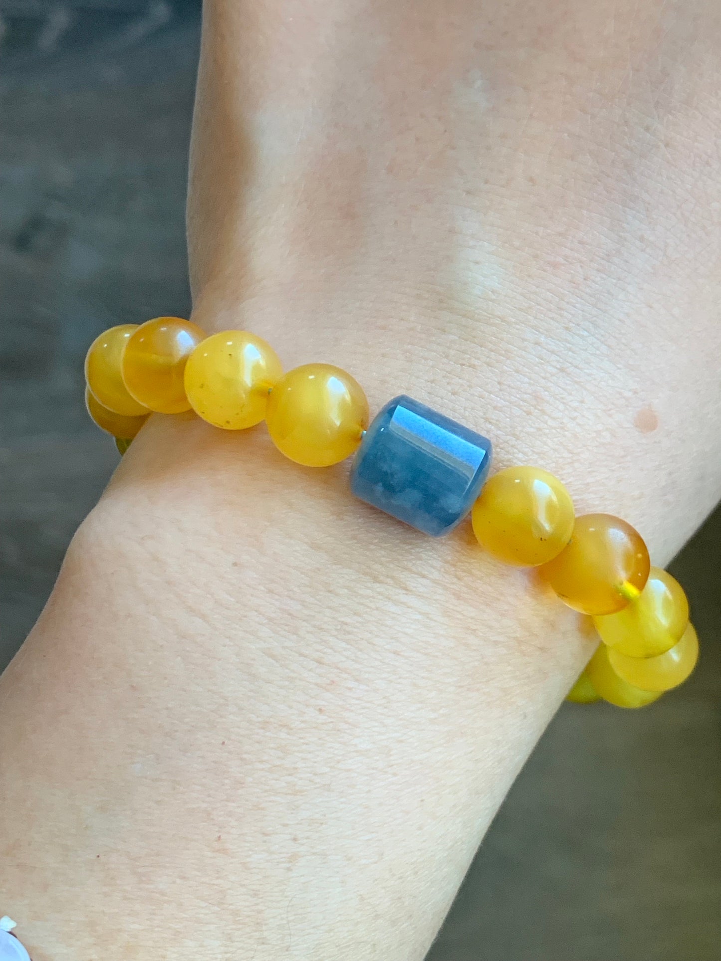 Natural Guatemalan Icy Translucent Blue Jadeite Barrel Bead Fossilized Honeybee Wax Tree Resin Beads Beaded Bracelet 6.75" 12g 天然冰危蓝翡翠珠蜜蜡珠手串