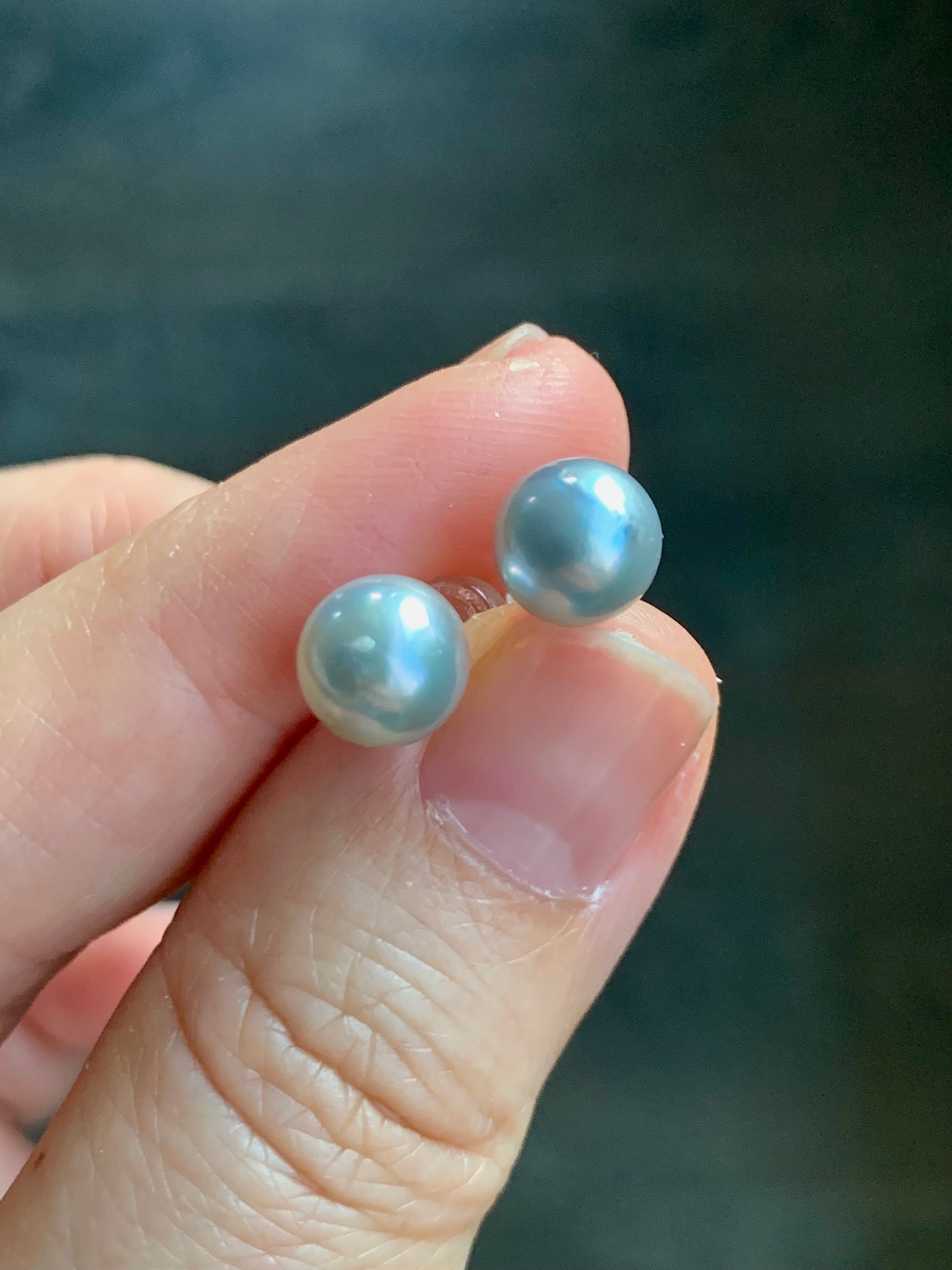 Natural Genuine Saltwater Lustrous Silver Gray Pearl Round Stud Earrings 925 Sterling Silver 7.77mm 天然海水奶奶灰圆珠珍珠纯银针耳钉 C