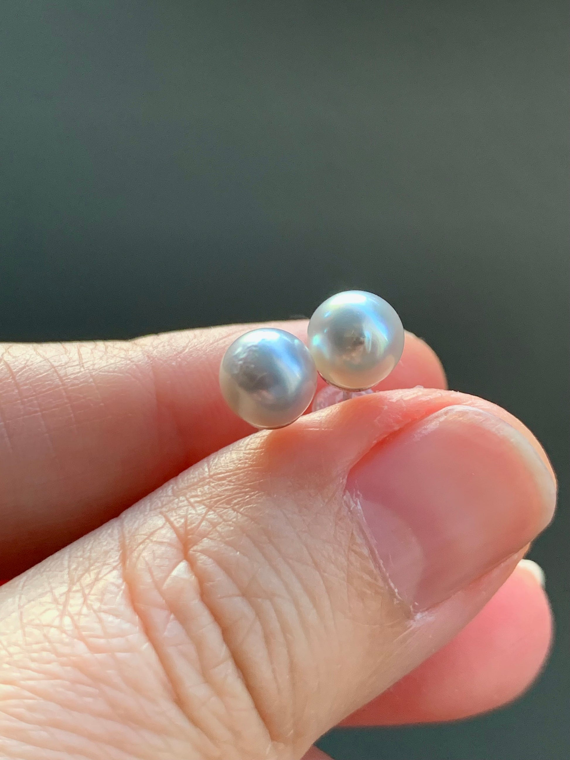 Natural Genuine Saltwater Lustrous Silver Gray Pearl Round Stud Earrings 925 Sterling Silver 6.62mm 天然海水奶奶灰圆珠珍珠纯银针耳钉 A