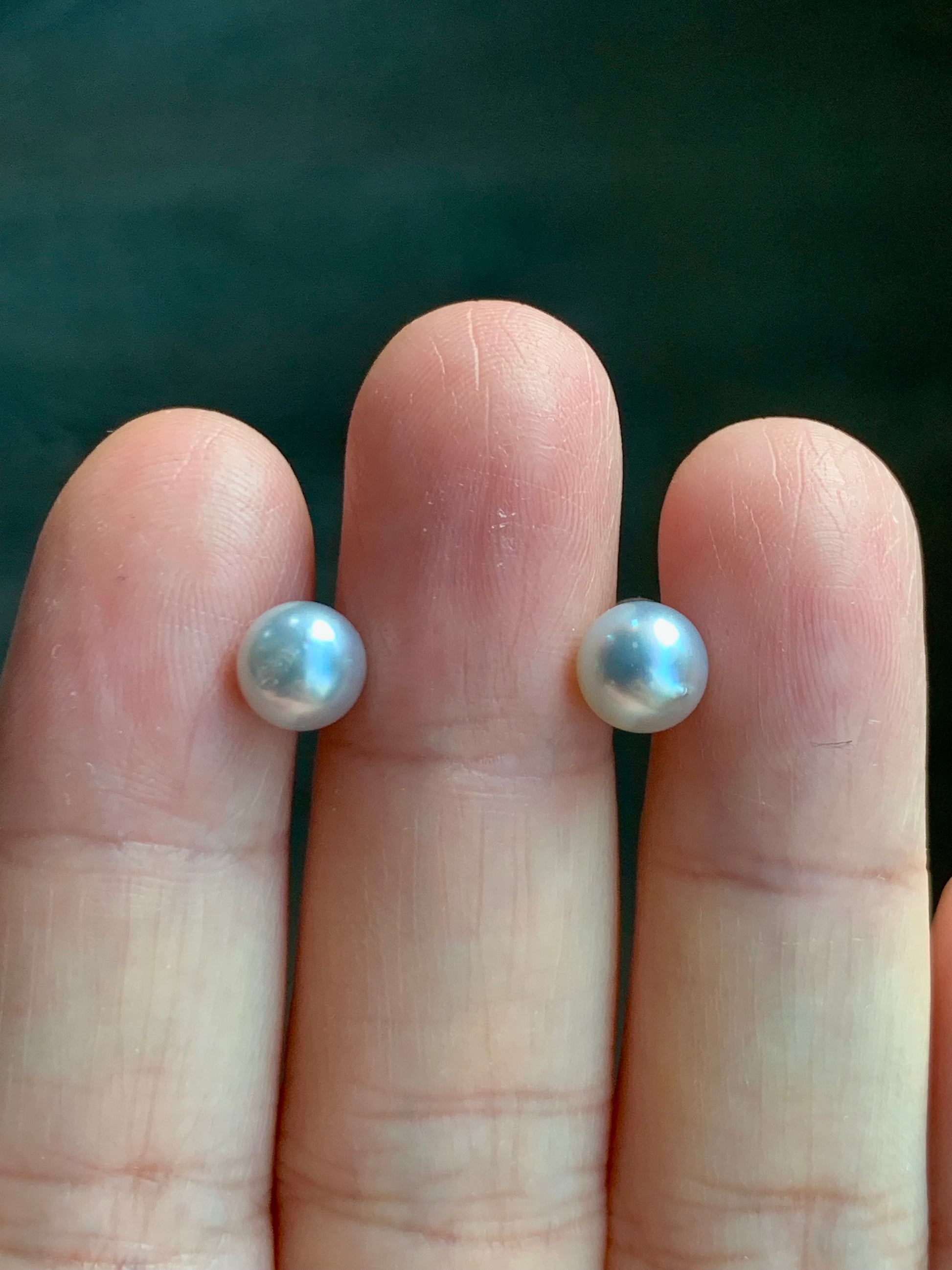 Natural Genuine Saltwater Lustrous Silver Gray Pearl Round Stud Earrings 925 Sterling Silver 6.62mm 天然海水奶奶灰圆珠珍珠纯银针耳钉 A