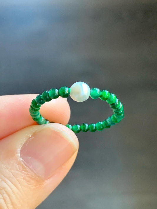 Natural Guatemalan Icy Translucent Vibrant Green Jadeite Petite Beads Natural Akoya Pearl Beaded Band Ring Size 8.5 US 天然冰危绿翡翠小珠天然日本海水珍珠戒圈