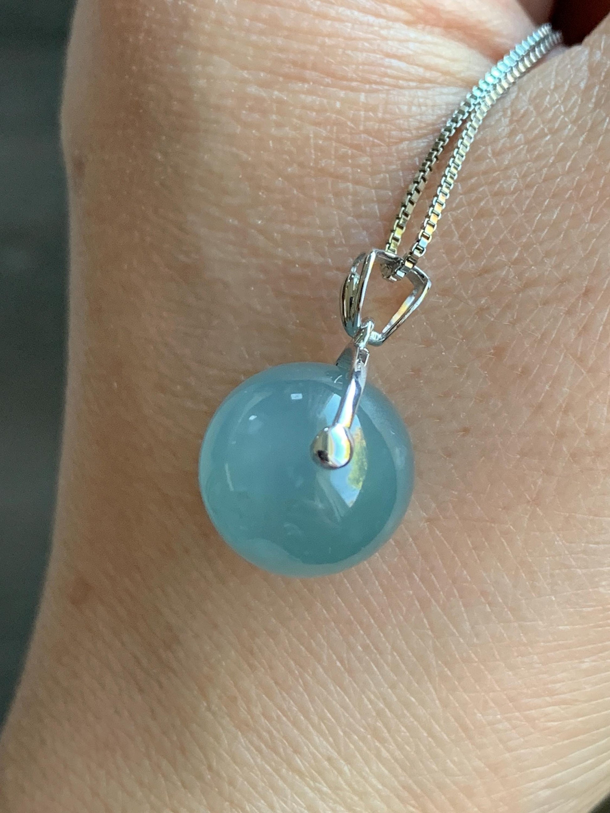 Certified Natural Guatemalan Icy Highly Translucent Gelatinous Blue Jadeite Sphere Bead Spinner Pendant 18K White Gold 天然冰危蓝翡翠单珠镶嵌吊坠 3028