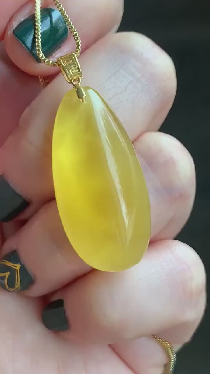 Natural Large Teardrop Fossilized Tree Resin Honey Beewax Rich Golden Yellow Transparent Pendant 18K Yellow Gold Bail 3g 天然大水滴单颗镶嵌K金吊坠